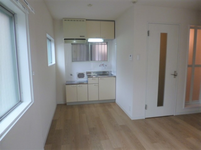 コンビニ徒歩１分！明るいお部屋！